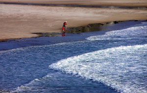 Het strand bij St. Aubin's Bay