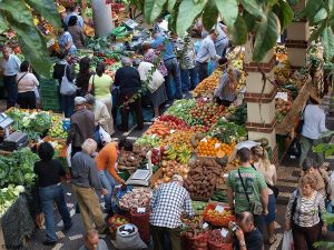 Groente en fruit in de markthal van Funchal