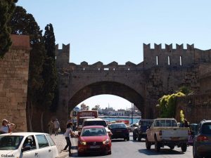 Een stadspoort van Rhodos-Stad