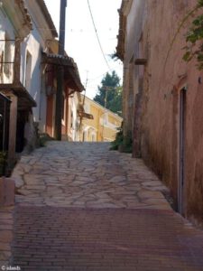 Steile straatjes in Chlomos